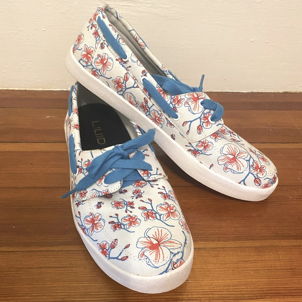 Multicolored tennis shoes